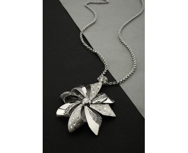 Çiçek Motifli Gümüş Tasarım...